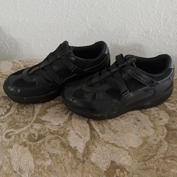 Sketchers - Picture 2 of 4